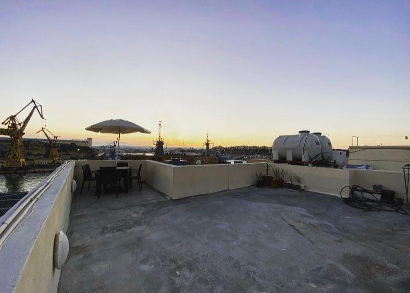 Malta Suites Senglea Exteriör bild